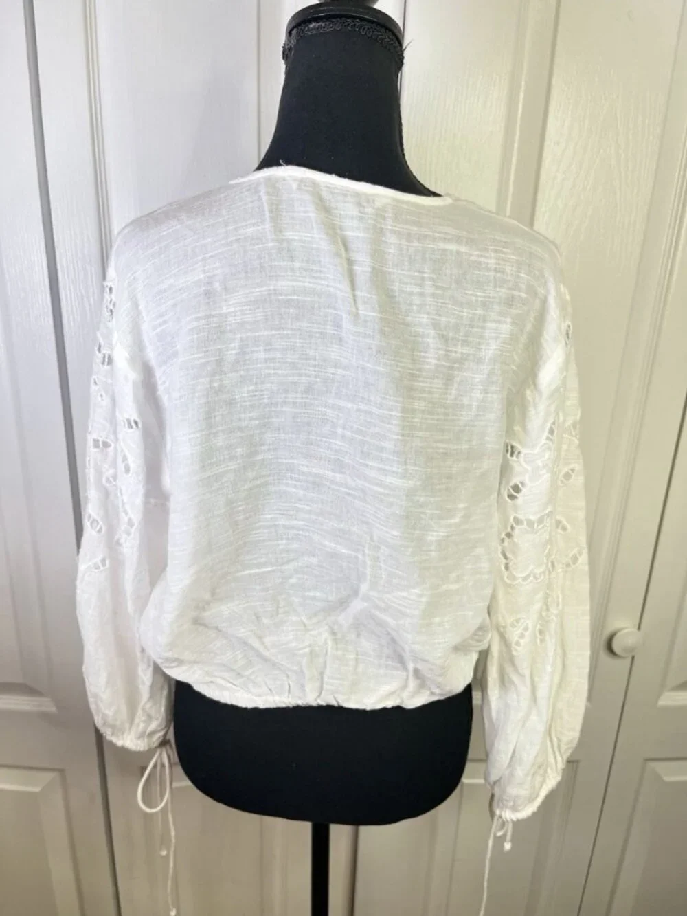 Zara Lace Eyelet Sz XS Embroider Crop Boho Cottagecore Openwork Deep V Tie Cuff